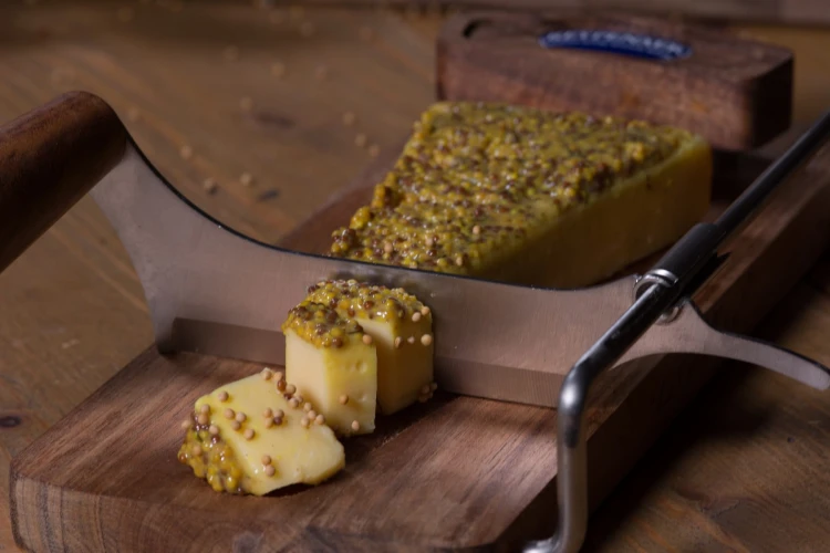ser-gouda-z-dodatkiem-musztardy.jpg